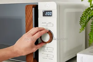 Swan Digital Microwave 20lit Cream