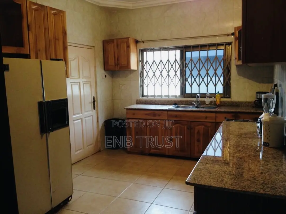 5bdrm House in Achimota, The Mall for sale
