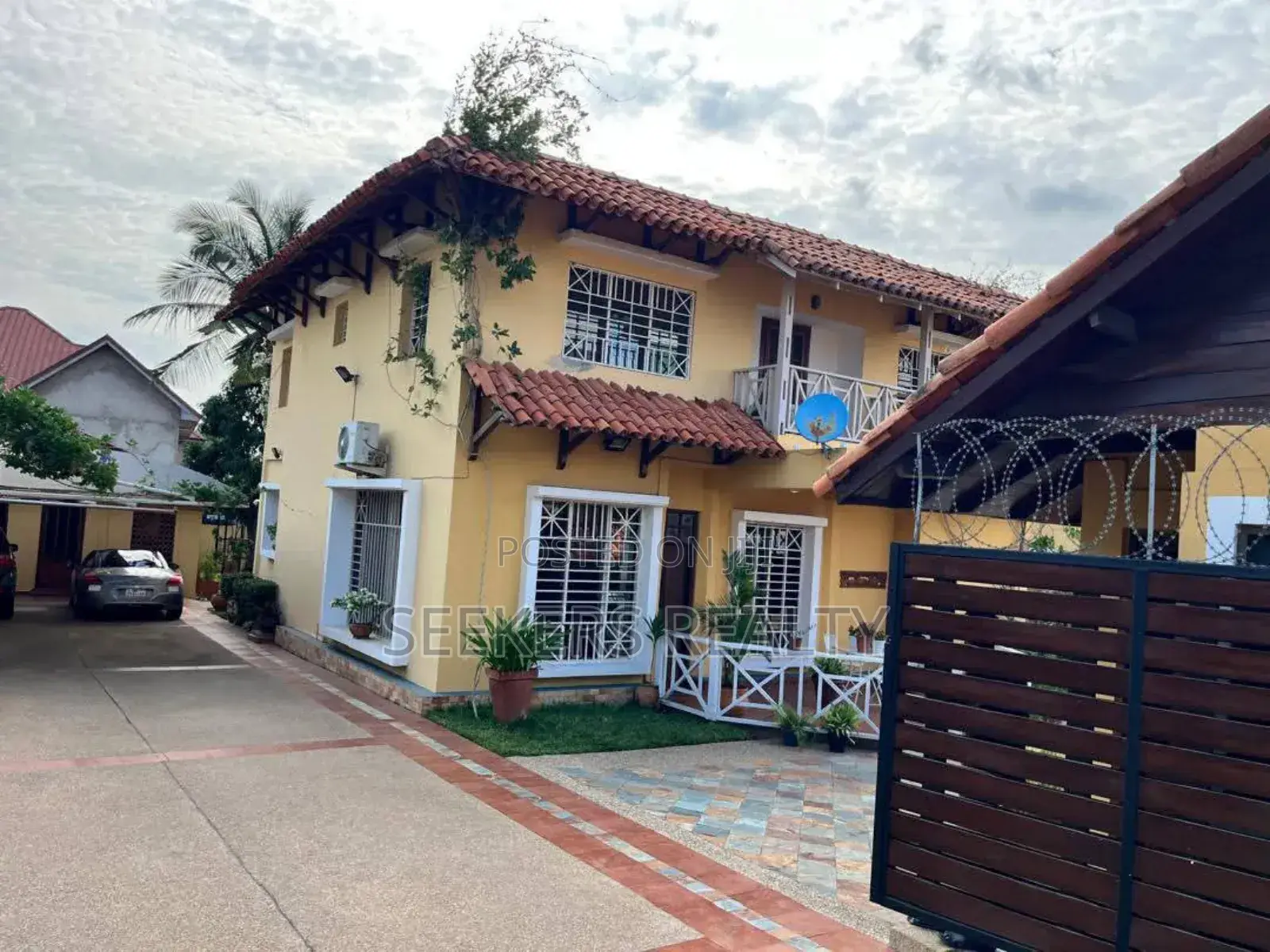 10bdrm Mansion in Seekers Realty, Labone for sale