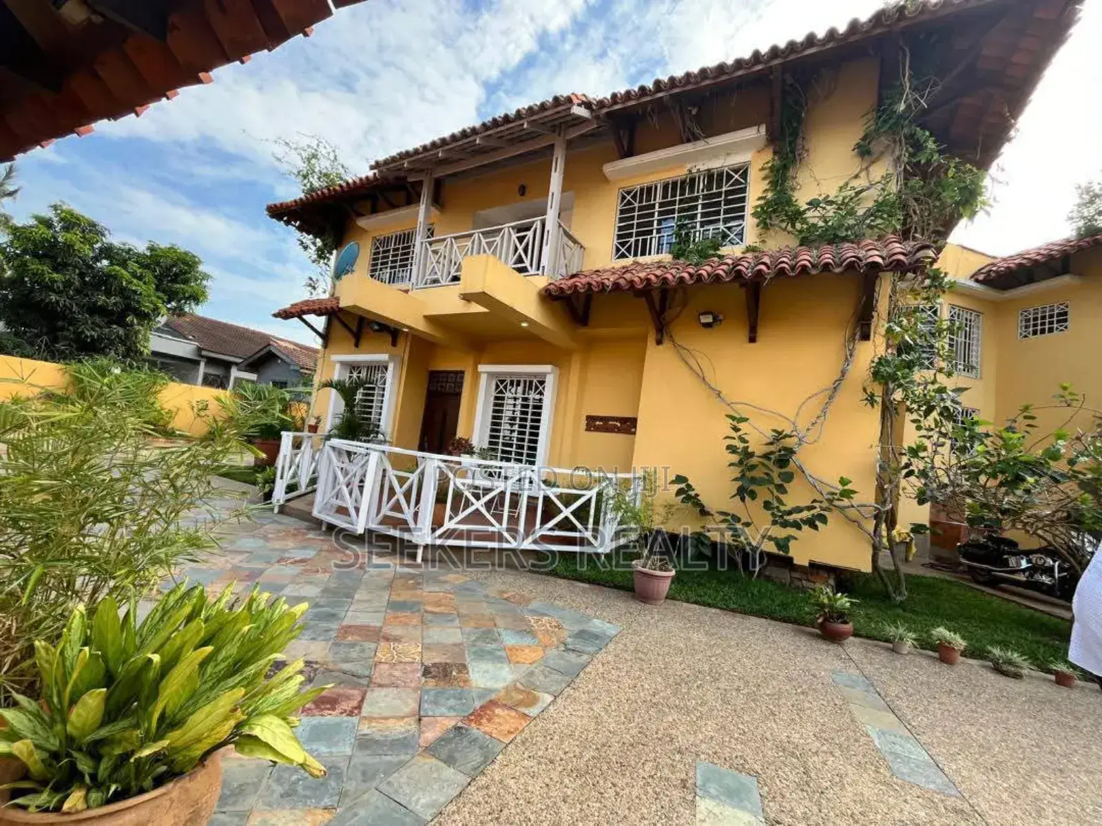10bdrm Mansion in Seekers Realty, Labone for sale