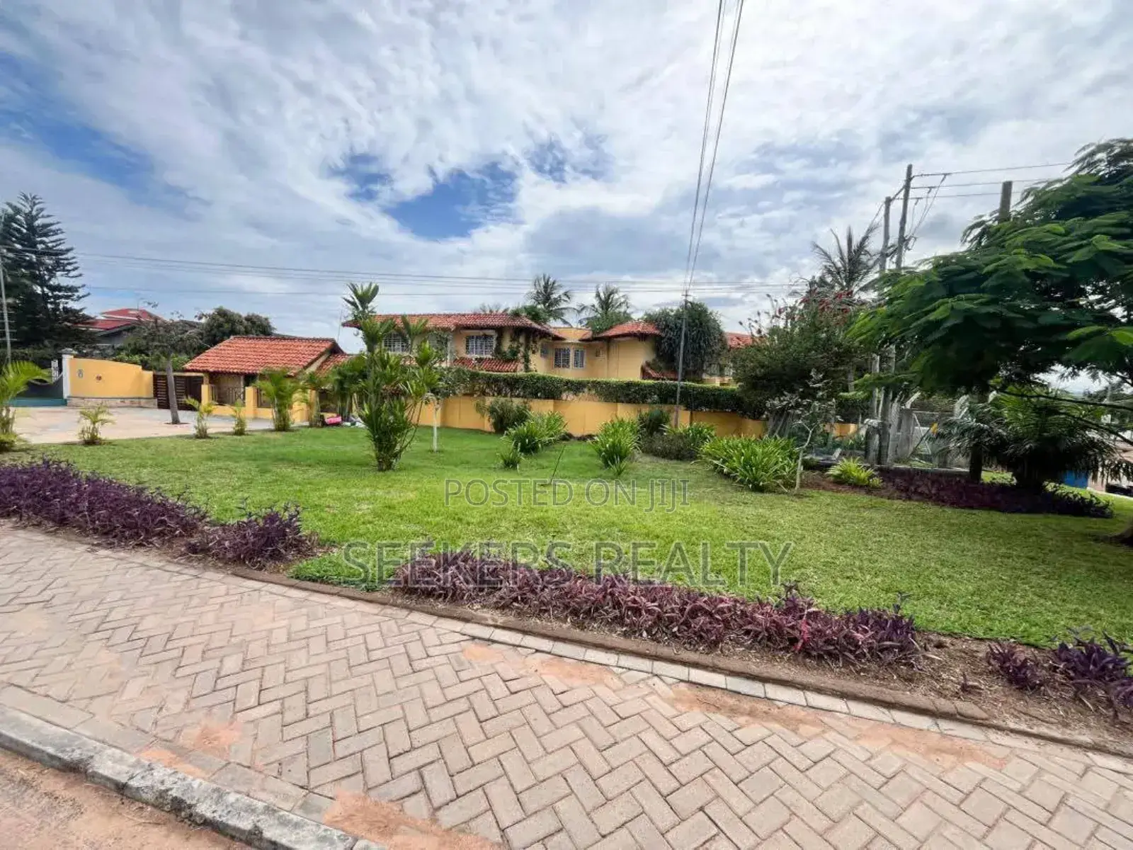 10bdrm Mansion in Seekers Realty, Labone for sale