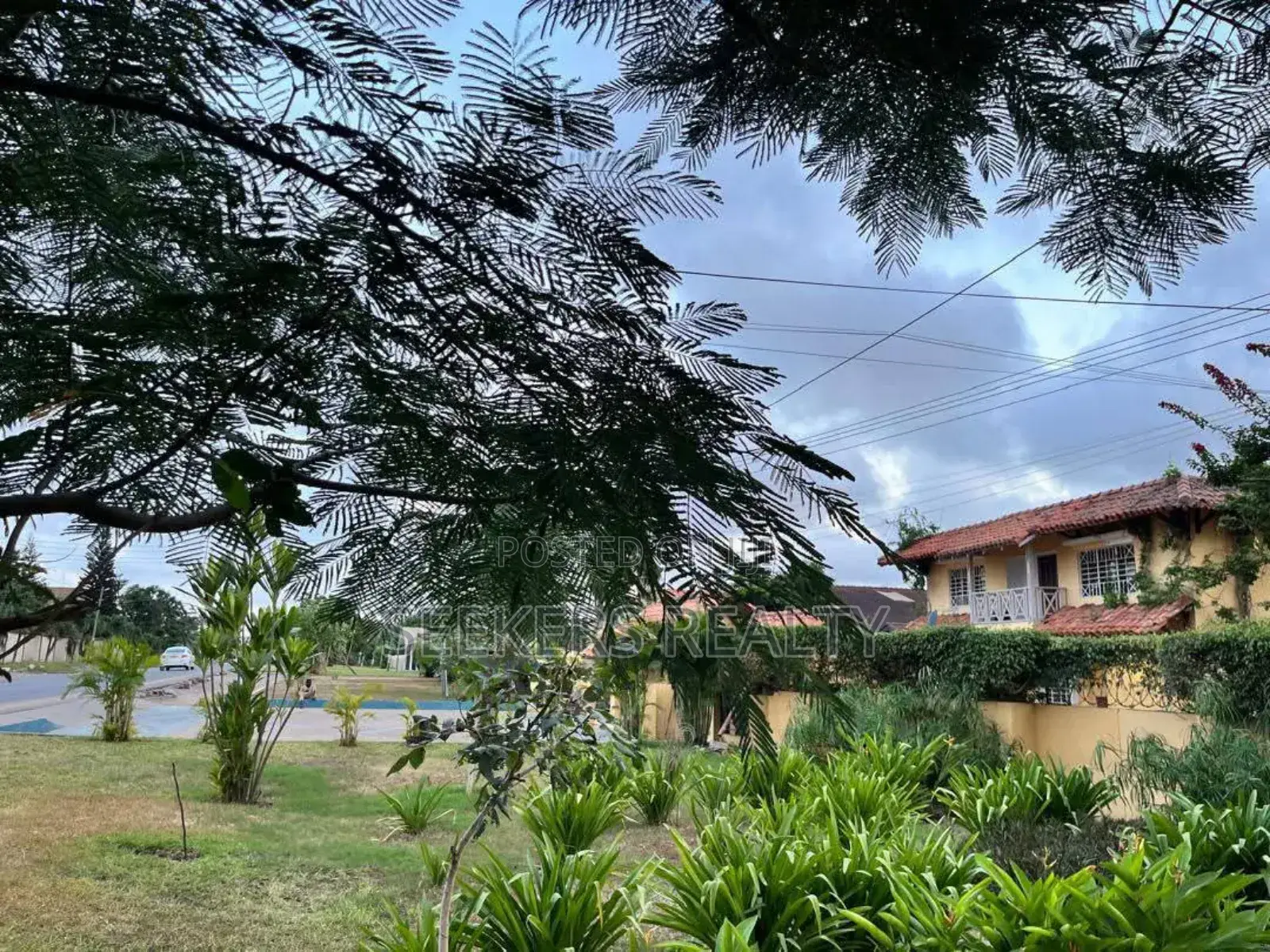10bdrm Mansion in Seekers Realty, Labone for sale