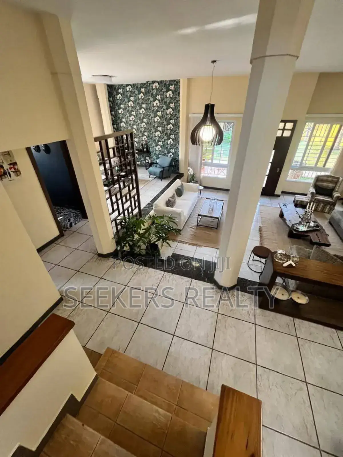 10bdrm Mansion in Seekers Realty, Labone for sale