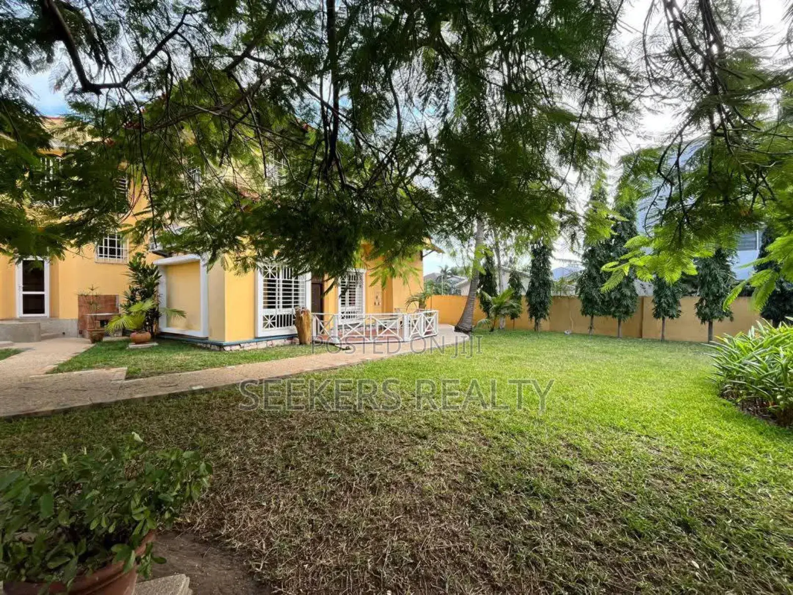 10bdrm Mansion in Seekers Realty, Labone for sale