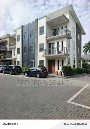 4bdrm Townhouse / Terrace in Seekers Realty, Cantonments for rent