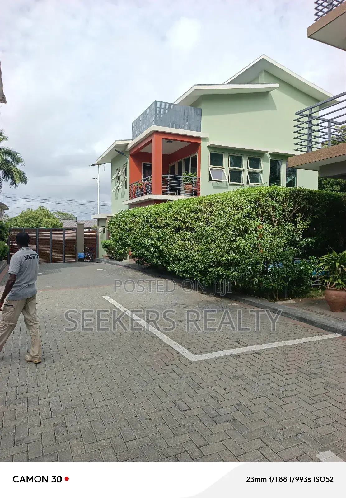 4bdrm Townhouse / Terrace in Seekers Realty, Cantonments for rent