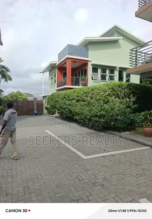 4bdrm Townhouse / Terrace in Seekers Realty, Cantonments for rent