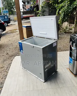 Convenient Midea 200ltrs Single Door Chest Freezer.