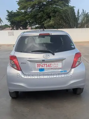 Toyota Vitz 1.3 AWD 5dr 2012 Beige