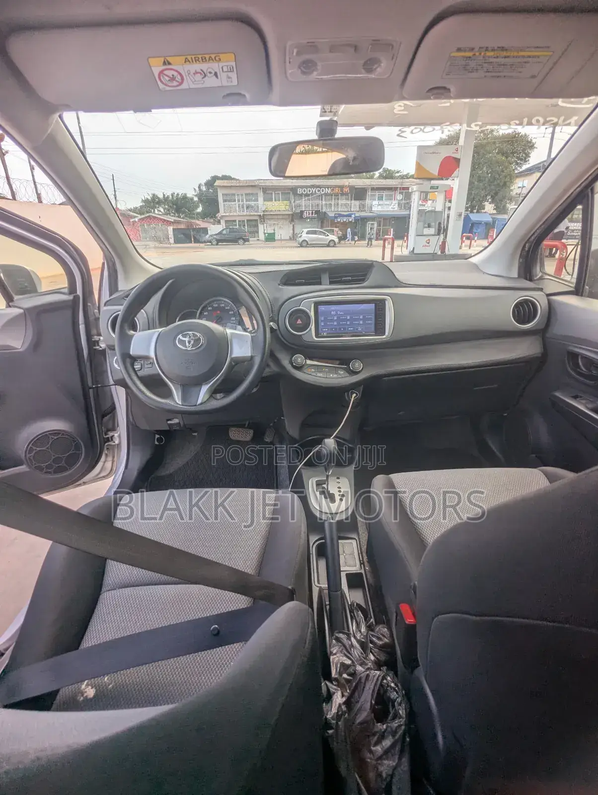 Toyota Vitz 1.3 AWD 5dr 2012 Beige