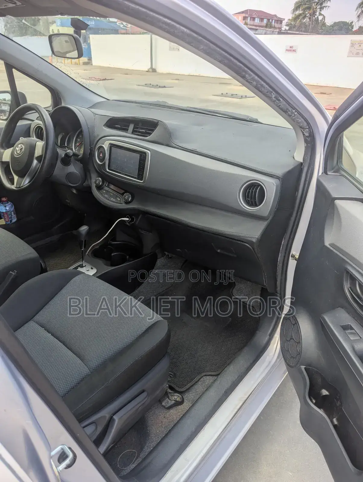 Toyota Vitz 1.3 AWD 5dr 2012 Beige