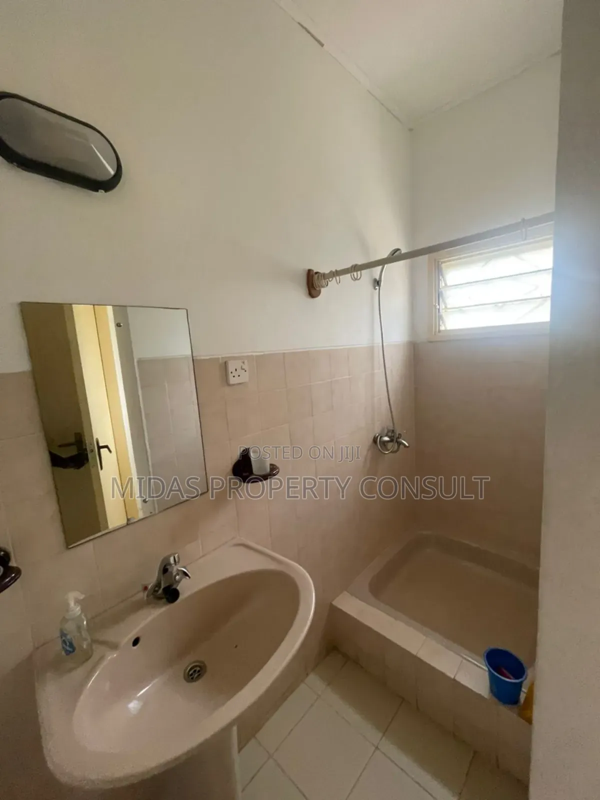 3bdrm House in Acp Estates, Pokuase for sale