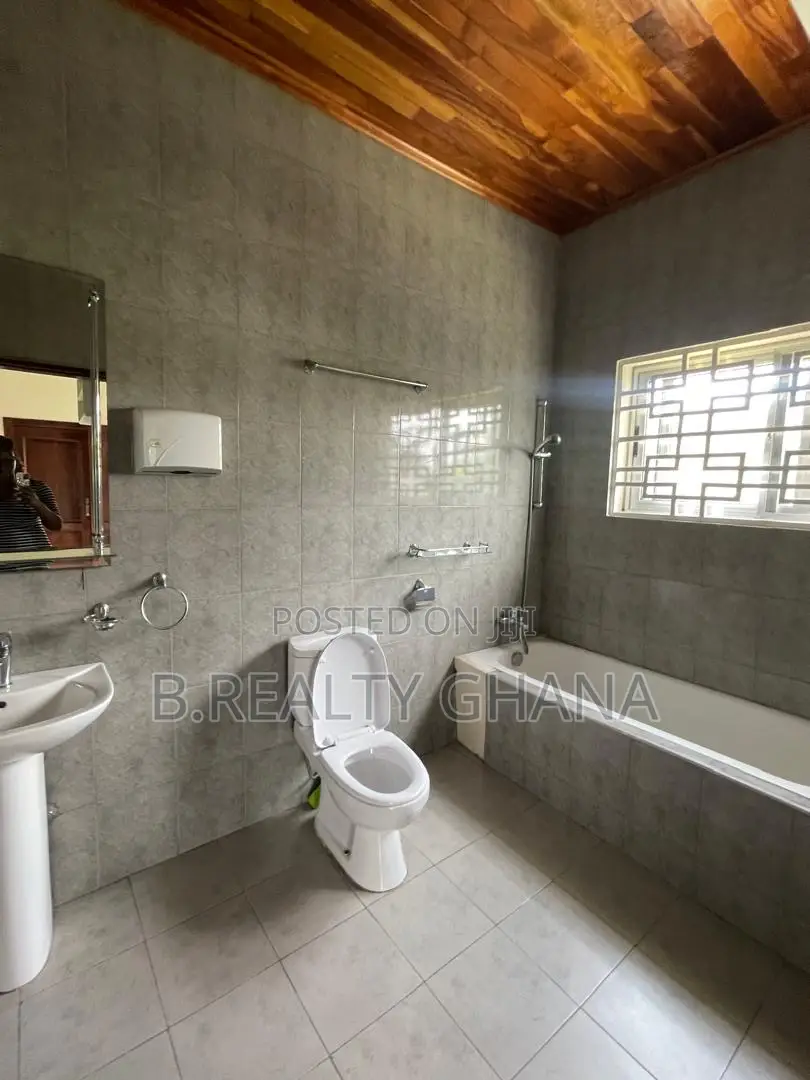 4bdrm House in Labone for rent
