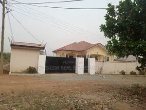 3bdrm House in Opekuima, Kasoa for sale