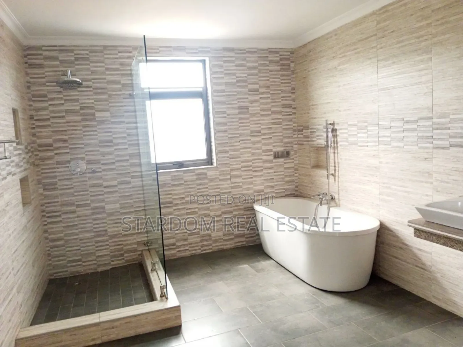 4bdrm Townhouse / Terrace in East Legon for rent