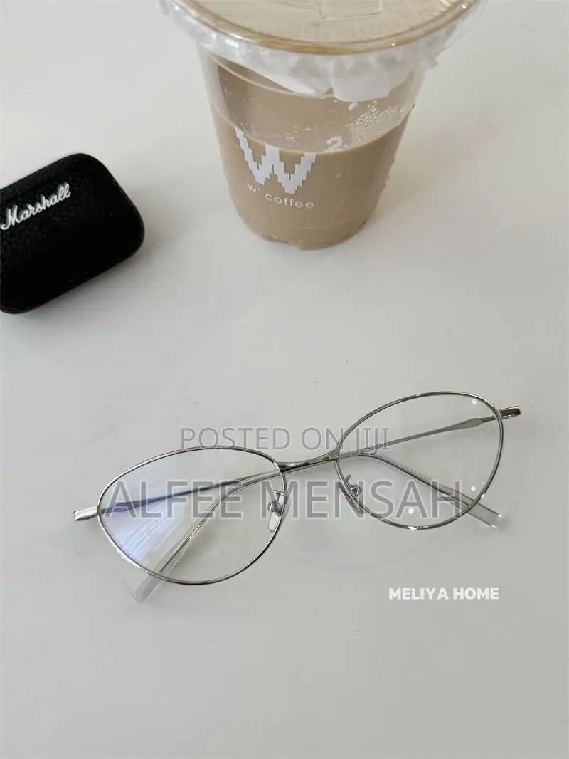 Retro Gold Wire Oval Frame Cat's Eye Style Glasses