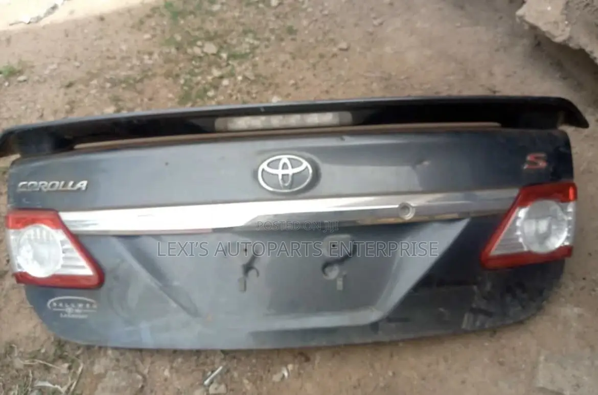 Toyota Corolla 2012-2013 Booth / Trunk