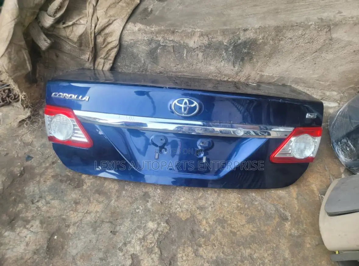 Toyota Corolla 2012-2013 Booth / Trunk