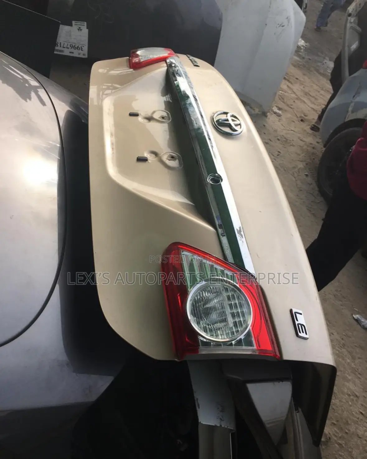 Toyota Corolla 2012-2013 Booth / Trunk