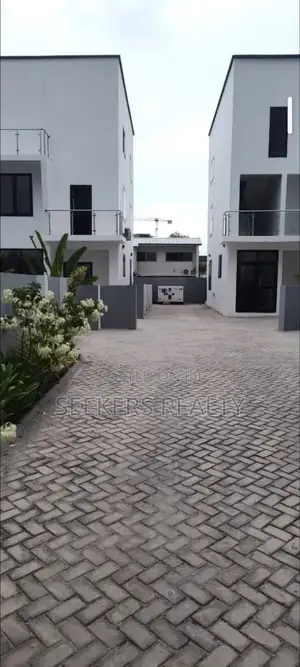4bdrm Townhouse / Terrace in Seekers Realty, Cantonments for rent