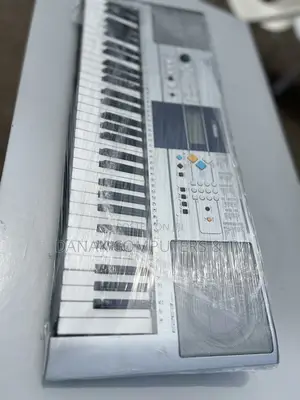 Yamaha PSR E323 Keyboard