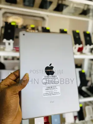 Apple iPad 9.7 32 GB Gray