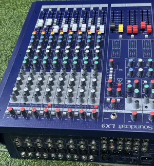 Soundcraft Signature 24-Channel Mixer