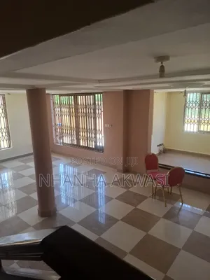 4bdrm Apartment in Community 20, Tema Metropolitan for rent