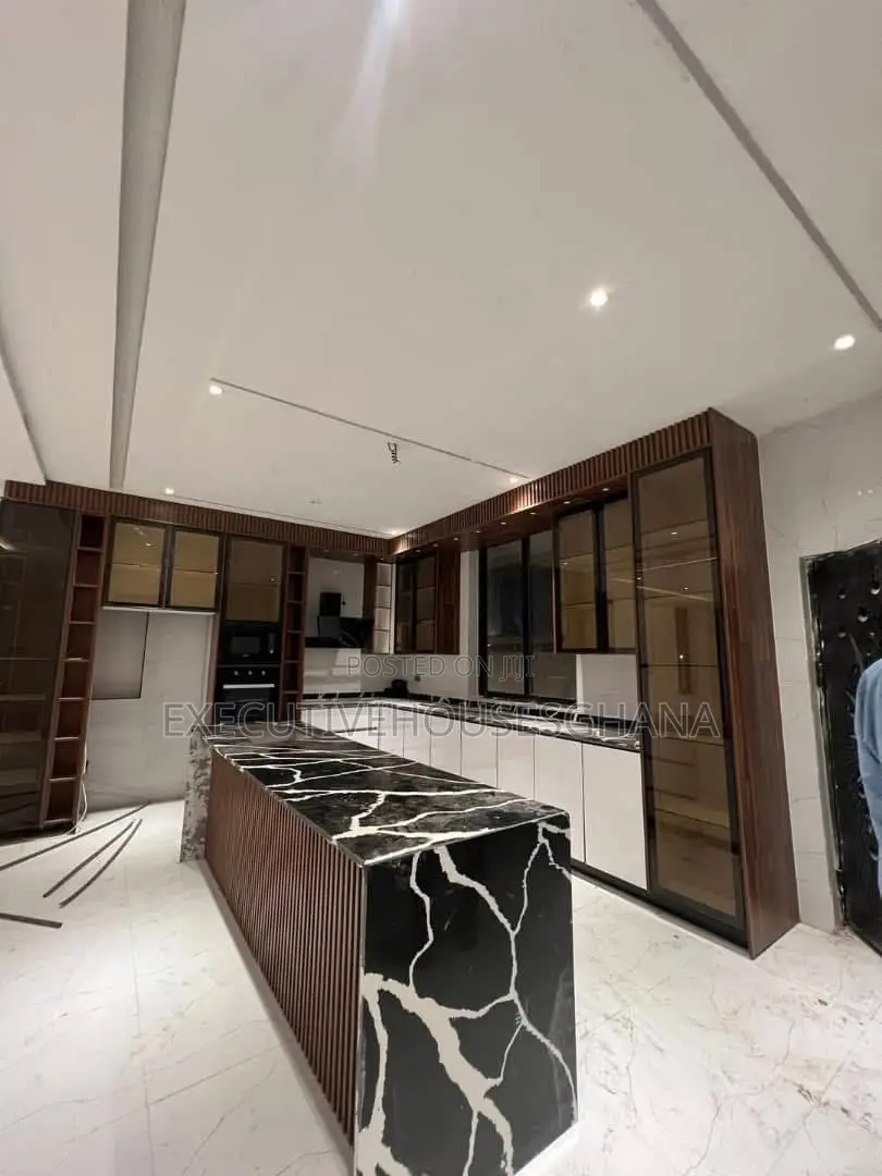 4bdrm House in Accra Metropolitan for sale