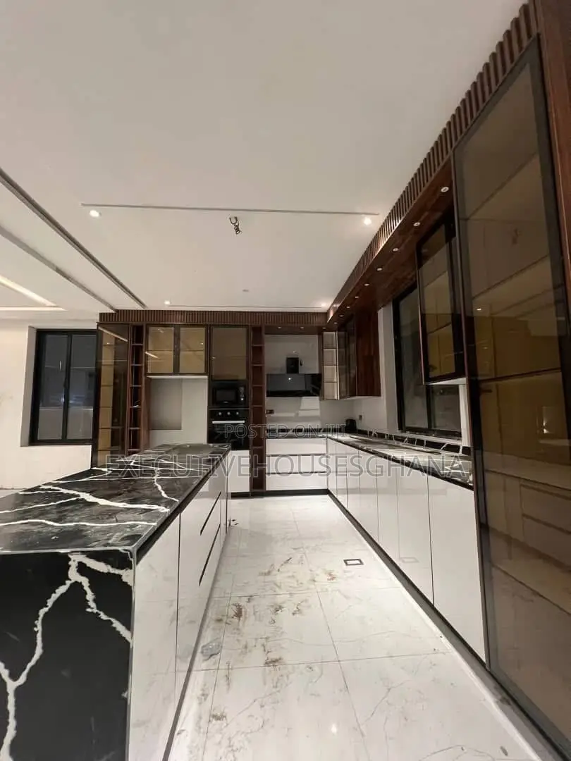 4bdrm House in Accra Metropolitan for sale