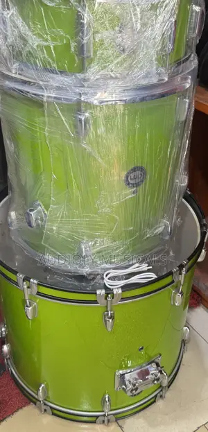 L U D 5- Set Drums With Two Cymbals