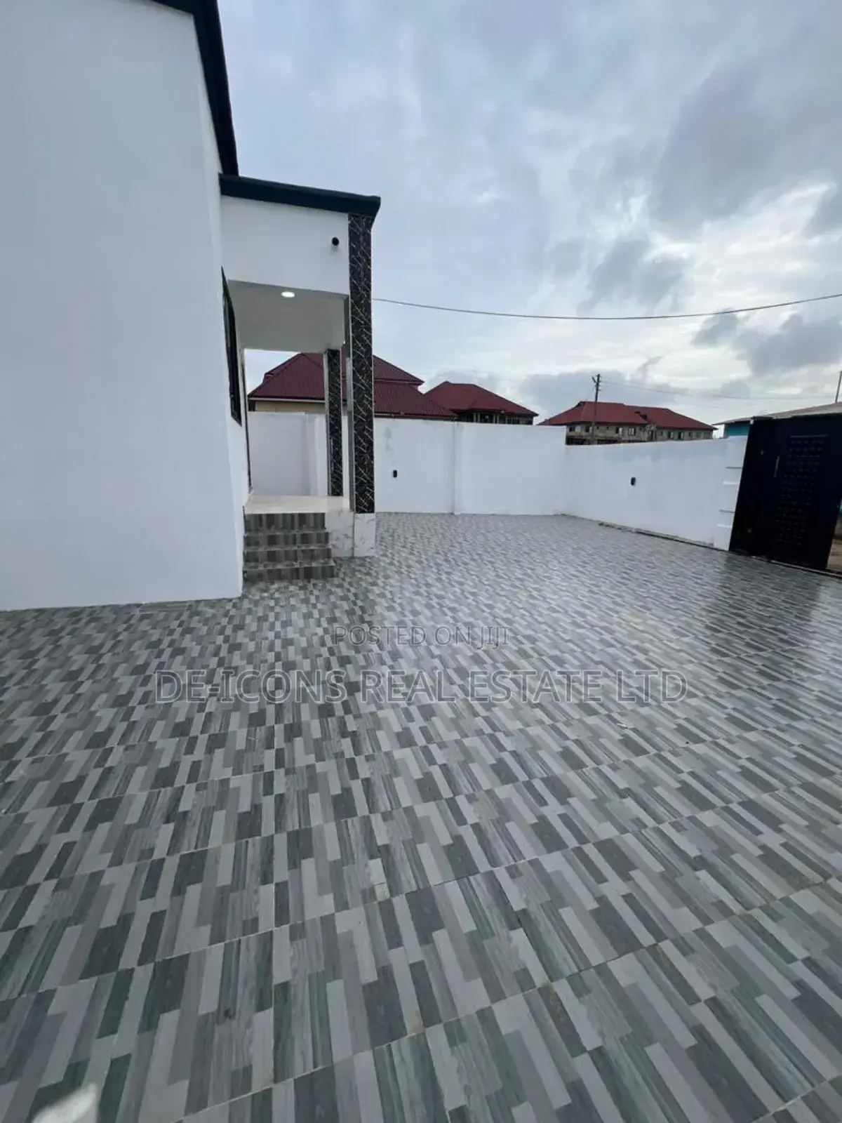 3bdrm House in De-Icons Real Estate, Awutu Senya East Municipal