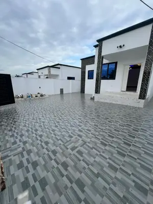 3bdrm House in De-Icons Real Estate, Awutu Senya East Municipal