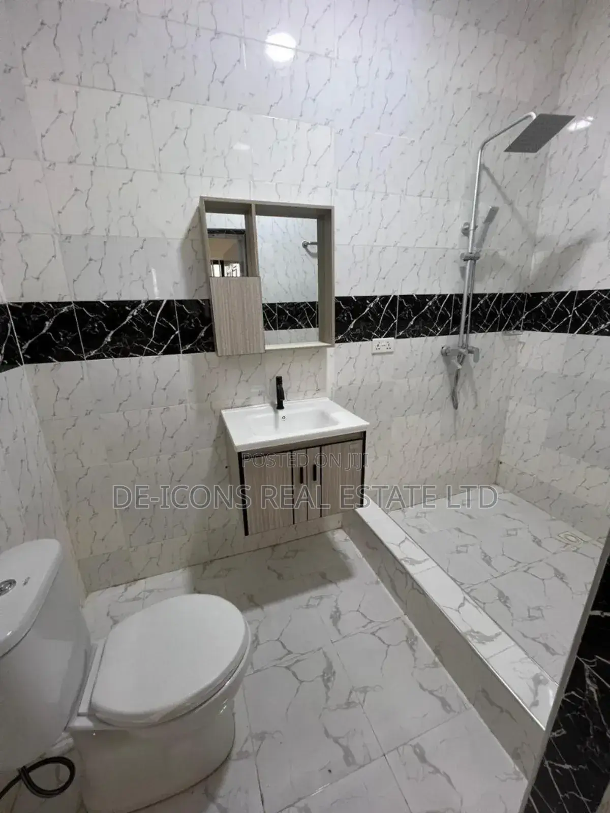 3bdrm House in De-Icons Real Estate, Awutu Senya East Municipal