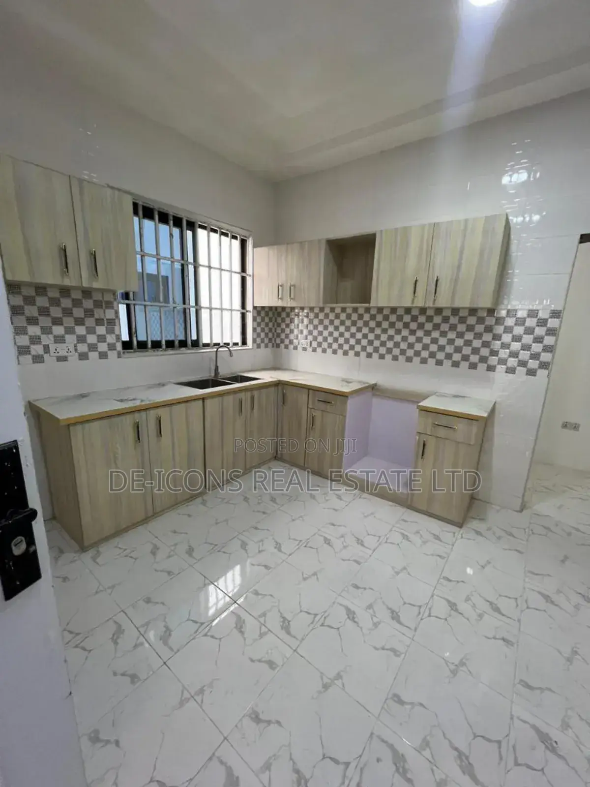 3bdrm House in De-Icons Real Estate, Awutu Senya East Municipal