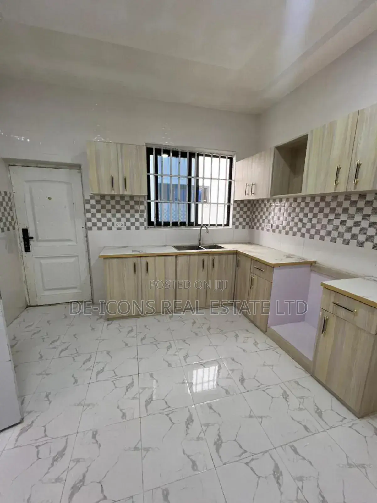 3bdrm House in De-Icons Real Estate, Awutu Senya East Municipal