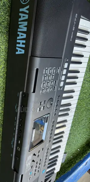 E Series Yamaha PSR (E)473 Keyboard