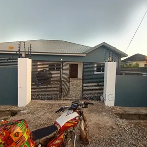 3bdrm House in Community 25, Tema Metropolitan for rent