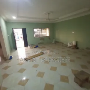 3bdrm House in Community 25, Tema Metropolitan for rent