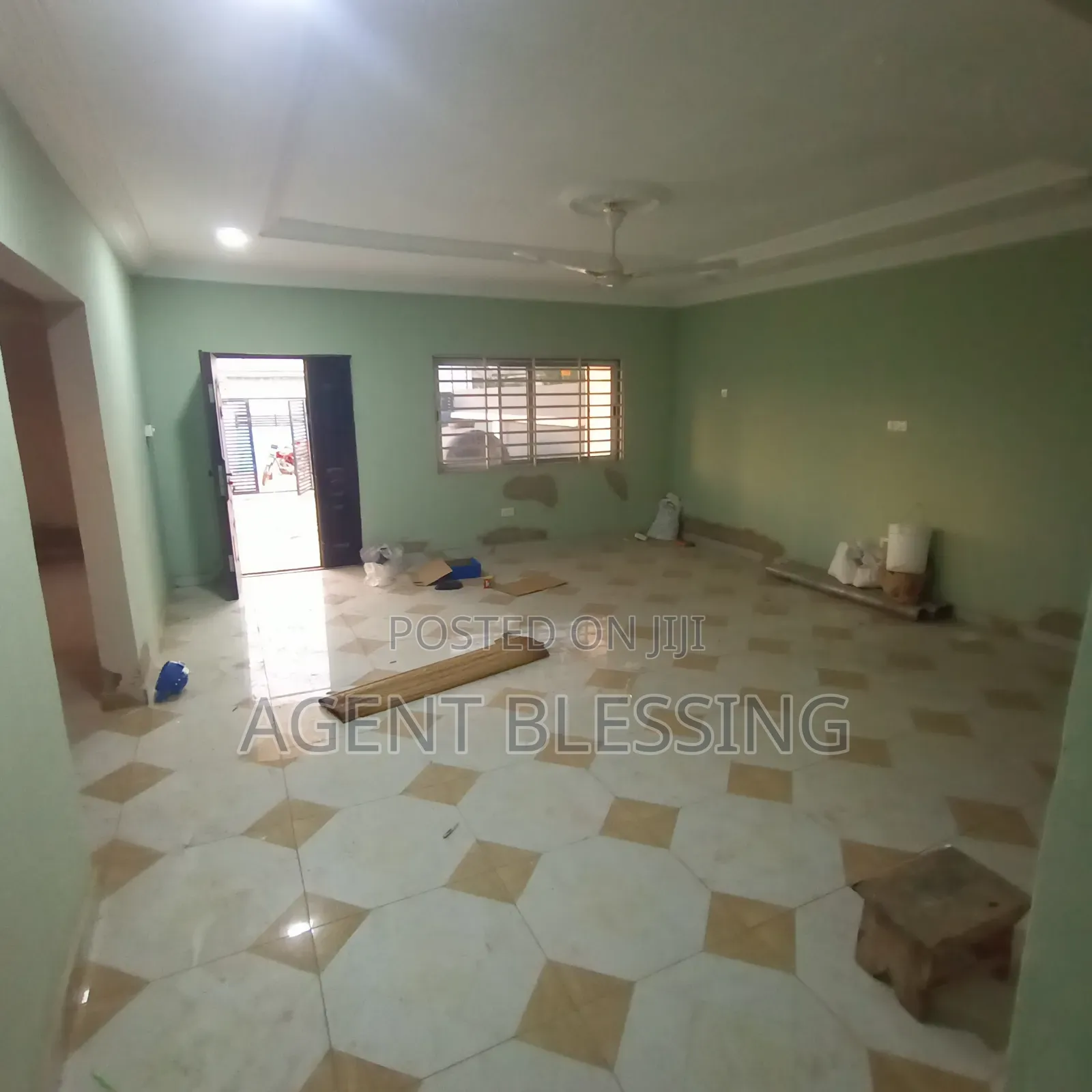 3bdrm House in Community 25, Tema Metropolitan for rent