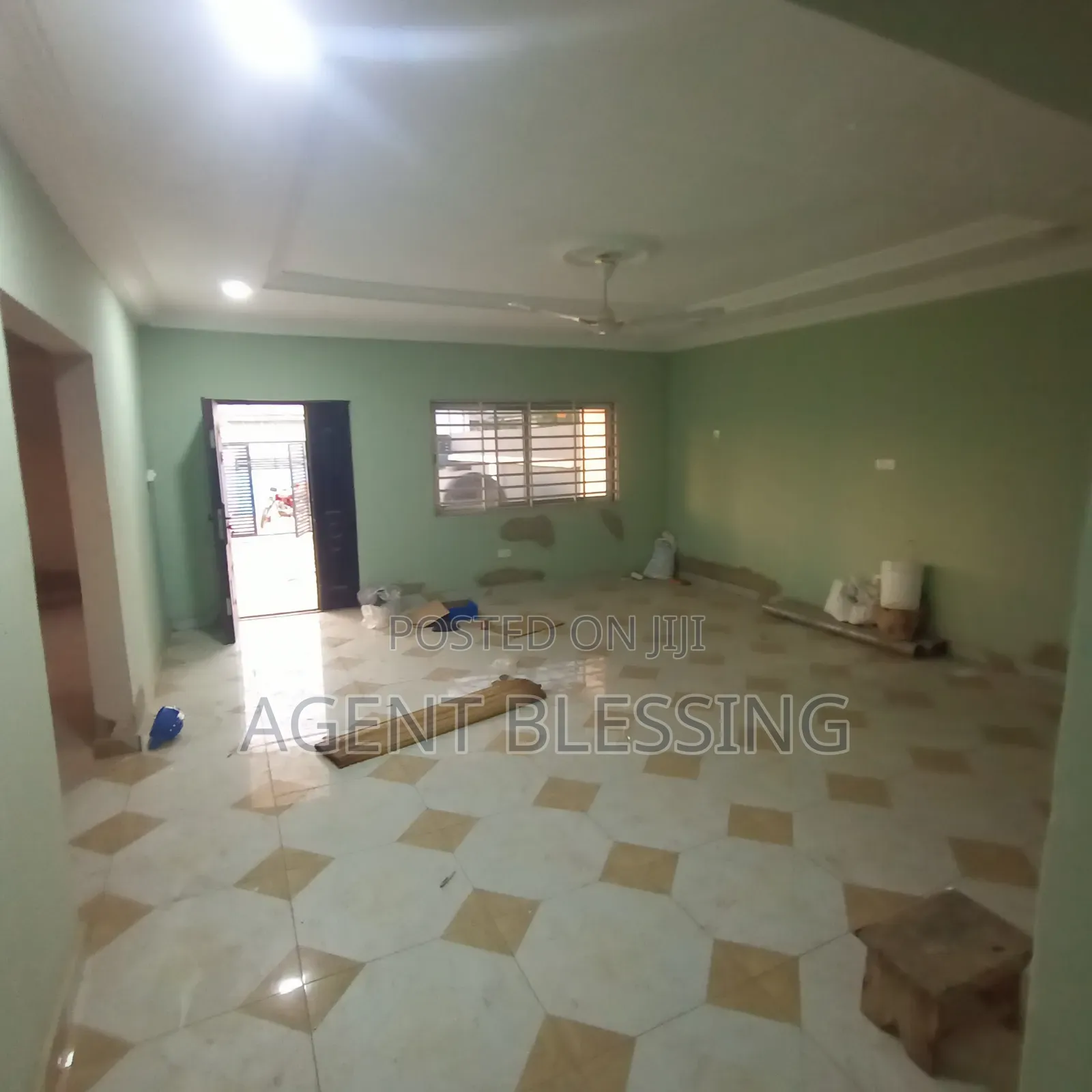 3bdrm House in Community 25, Tema Metropolitan for rent