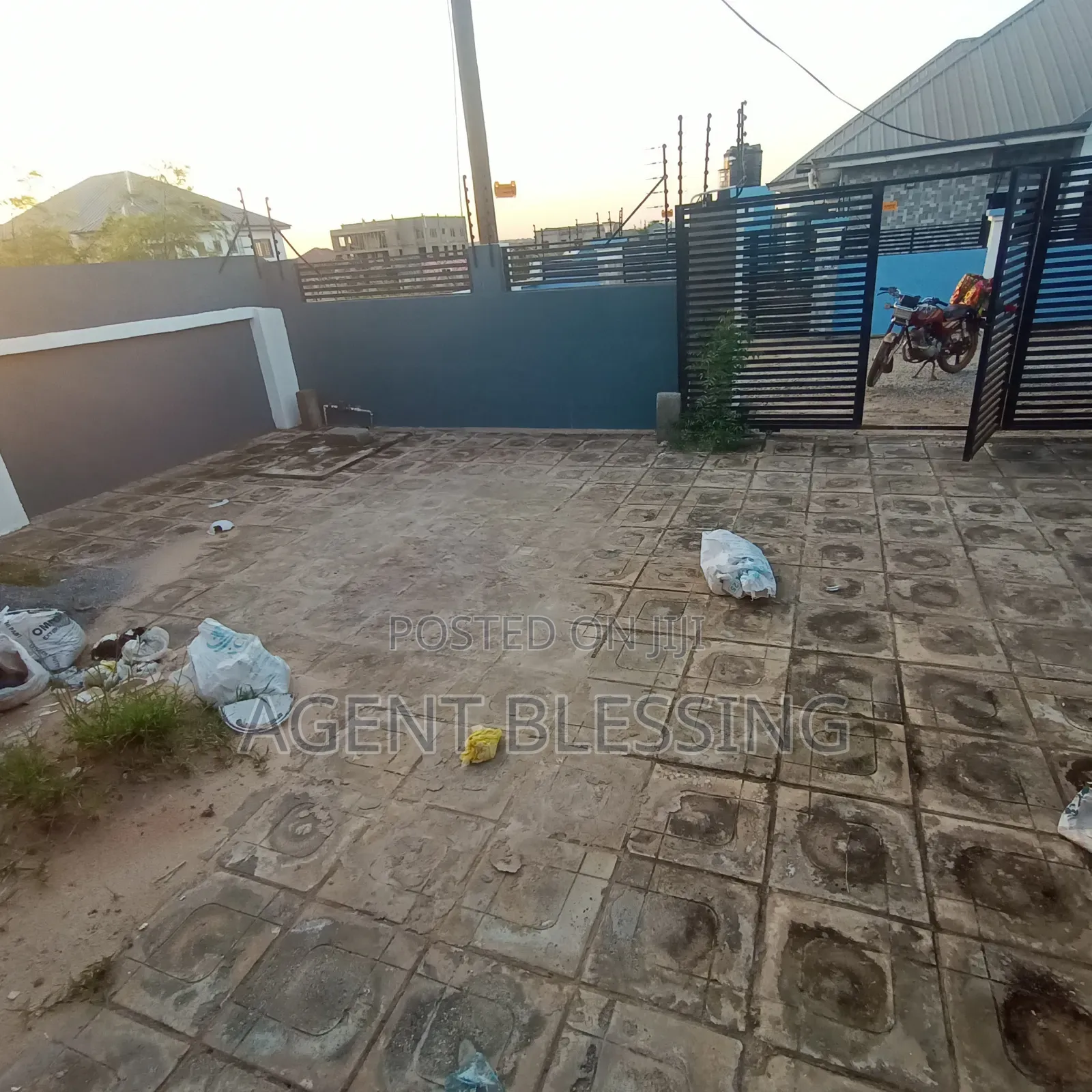 3bdrm House in Community 25, Tema Metropolitan for rent