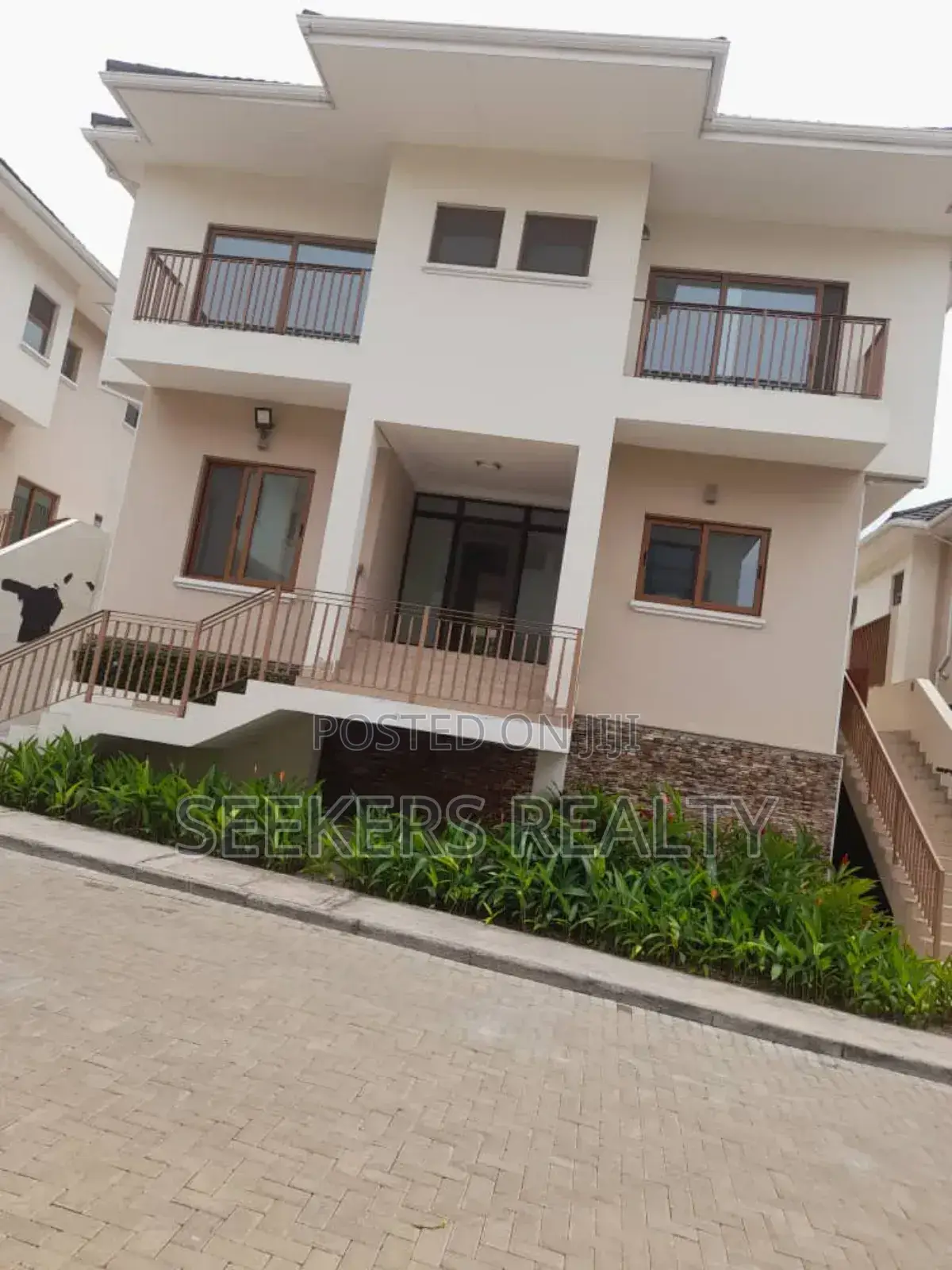 5bdrm Townhouse / Terrace in Seekers Realty, Cantonments for rent
