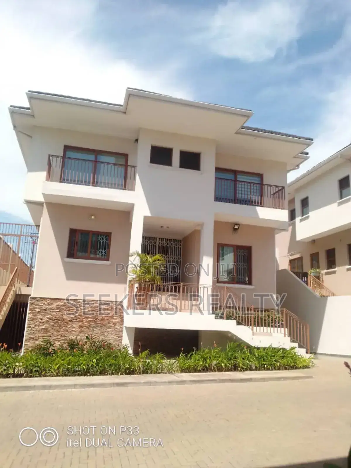 5bdrm Townhouse / Terrace in Seekers Realty, Cantonments for rent