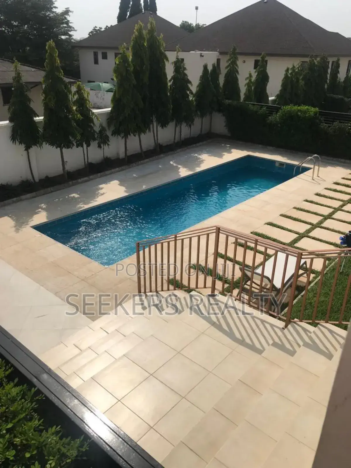 5bdrm Townhouse / Terrace in Seekers Realty, Cantonments for rent