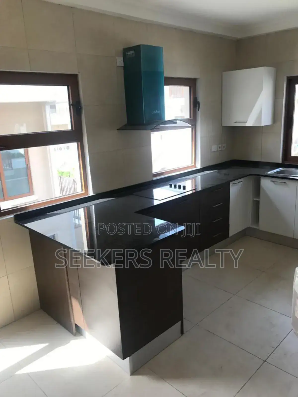 5bdrm Townhouse / Terrace in Seekers Realty, Cantonments for rent