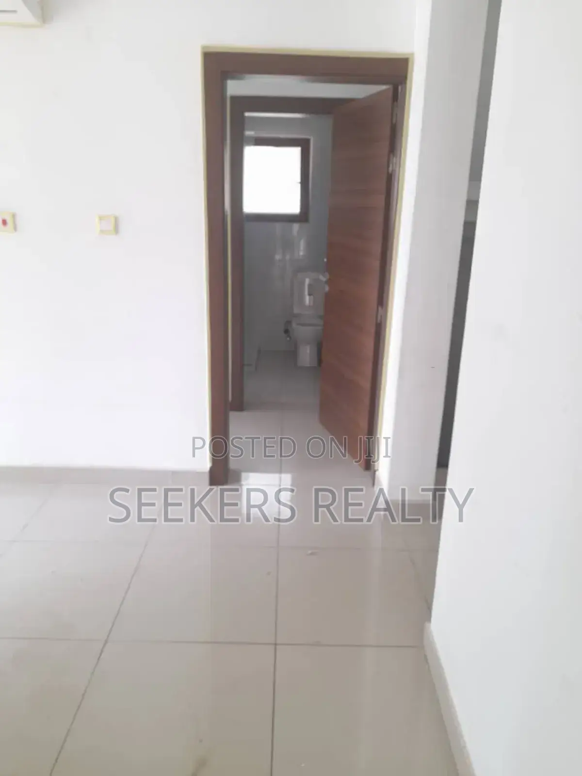 5bdrm Townhouse / Terrace in Seekers Realty, Cantonments for rent