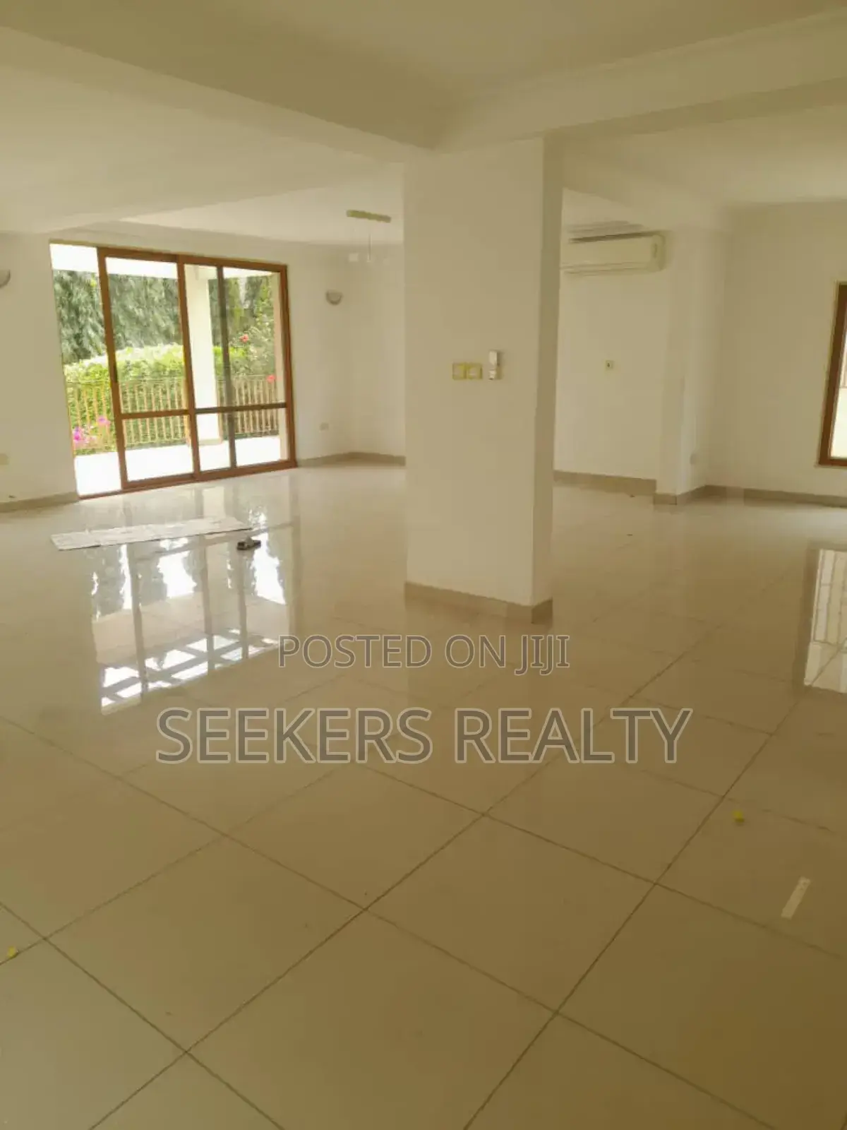 5bdrm Townhouse / Terrace in Seekers Realty, Cantonments for rent