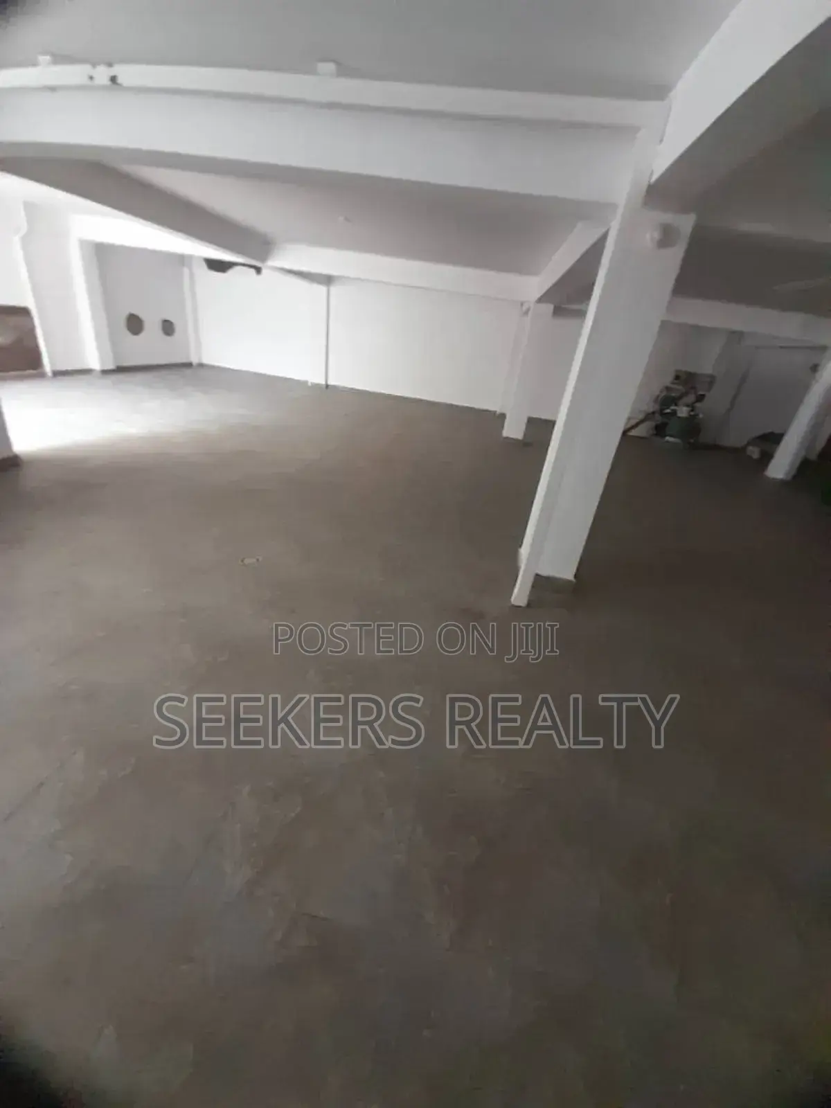 5bdrm Townhouse / Terrace in Seekers Realty, Cantonments for rent