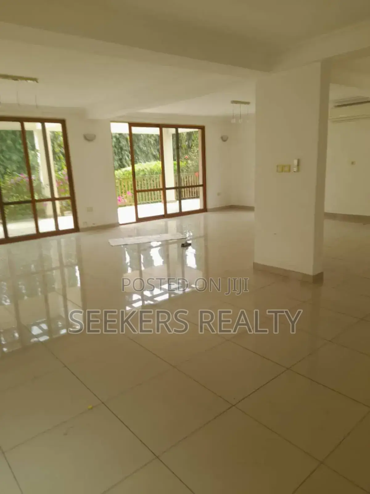 5bdrm Townhouse / Terrace in Seekers Realty, Cantonments for rent